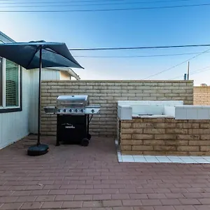 New Midtown Modern With Backyard Apartment